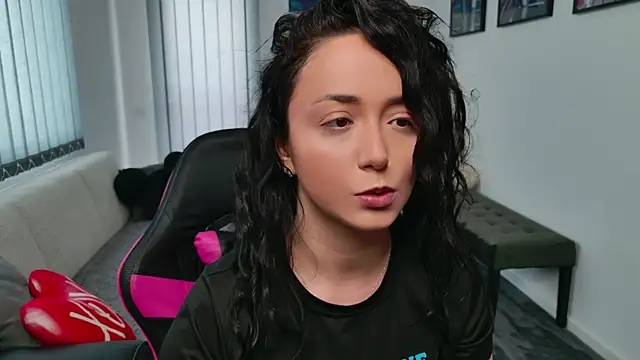 Snapshot of KatherineRyder chatting on 9, 4, 2026 KatherineRyder online show from 9, 4, 2026