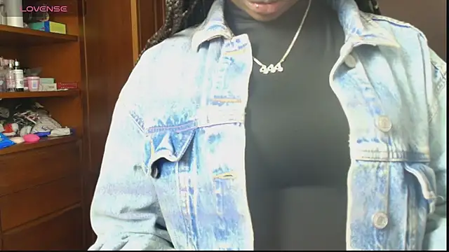 Snapshot of Raquel_jones chatting on 3, 10, 2025 Raquel jones online show from 3, 10, 2025