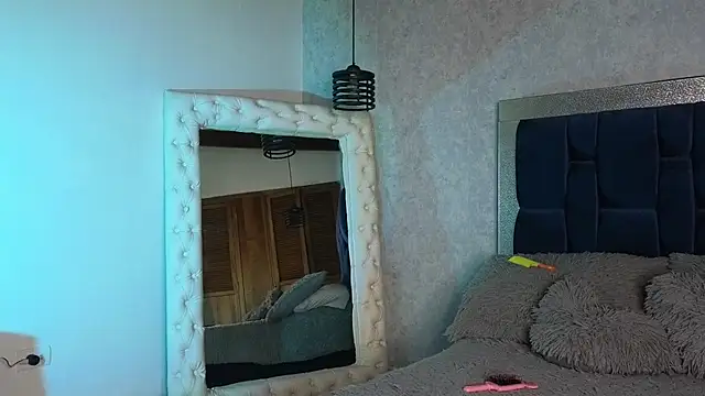 SaraWilliamss  online show from 5, 12, 2024