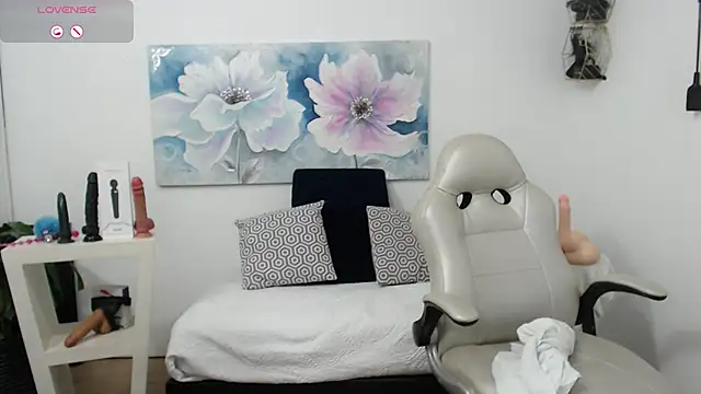 mom hot   online show from 9, 3, 2025