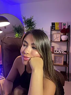  laura 02 online show from 18, 3, 2025