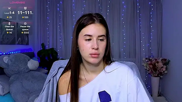 Snapshot of Milkissss chatting on 3, 10, 2025 Milkissss online show from 3, 10, 2025