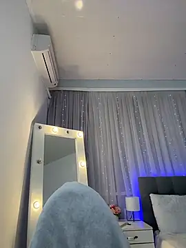 Snapshot of Milkissss chatting on 23, 11, 2025 Milkissss online show from 23, 11, 2025