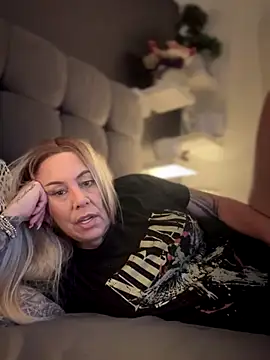 blondebitch2 online show from 14, 11, 2025