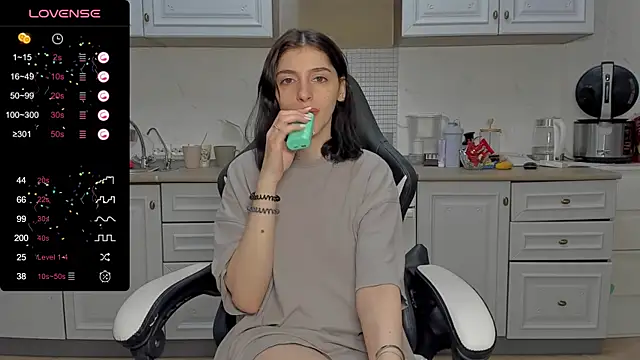 Snapshot of broosnica1 chatting on 14, 1, 2025 broosnica1 online show from 14, 1, 2025