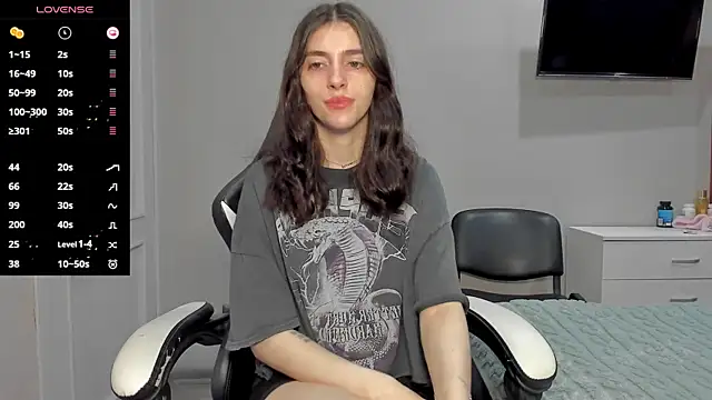 Snapshot of broosnica1 chatting on 28, 10, 2025 broosnica1 online show from 28, 10, 2025