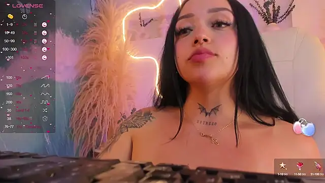 Snapshot of ViolettaHotLatin_ chatting on 26, 2, 2025 ViolettaHotLatin online show from 26, 2, 2025