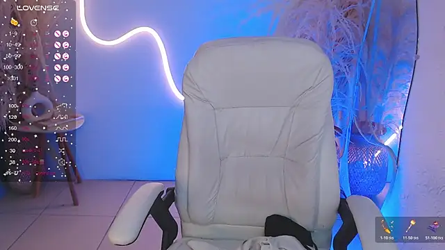 Snapshot of ViolettaHotLatin_ chatting on 6, 11, 2025 ViolettaHotLatin online show from 6, 11, 2025