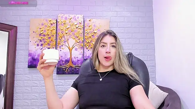  AlejaCruz  online show from 7, 4, 2026