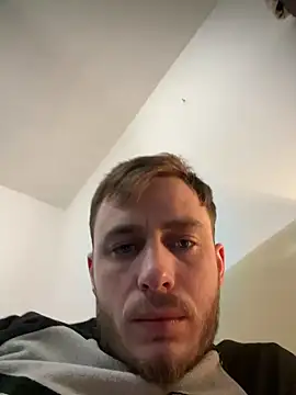 Snapshot of Julian128 chatting on 5, 3, 2025 Julian128 online show from 5, 3, 2025