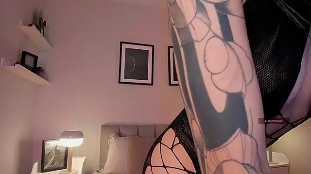 Violetta Nur online show from 16, 4, 2026