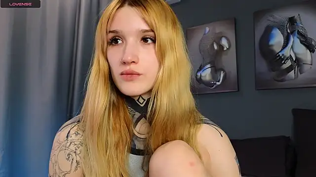 SophieInkk online show from 3, 3, 2025