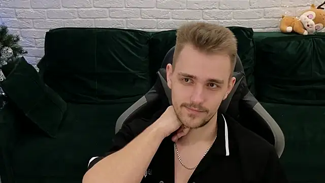 Larstar01 online show from 4, 12, 2024