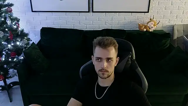 Larstar01 online show from 8, 12, 2024