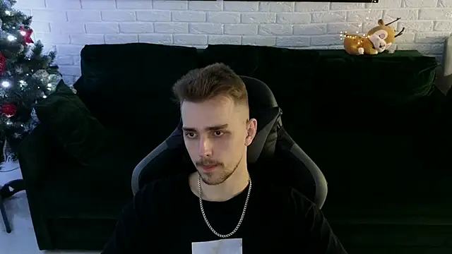 Larstar01 online show from 19, 12, 2024