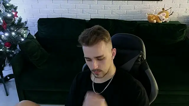 Larstar01 online show from 19, 12, 2024