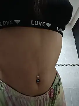 Snapshot of tiffani__love chatting on 21, 6, 2026 tiffani love online show from 21, 6, 2026