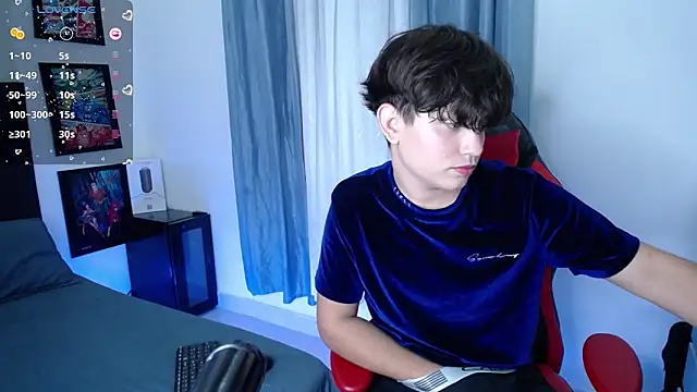Snapshot of andyboy- chatting on 17, 12, 2024 andyboy- online show from 17, 12, 2024