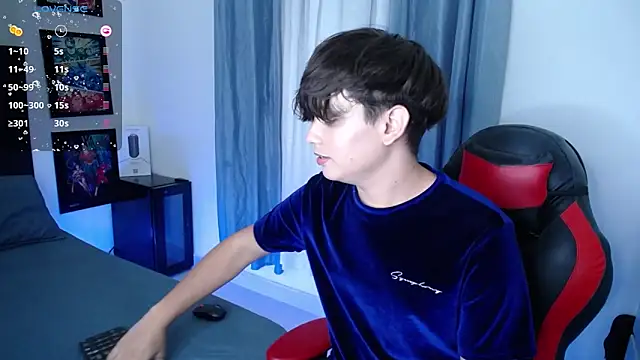 Snapshot of andyboy- chatting on 17, 12, 2024 andyboy- online show from 17, 12, 2024