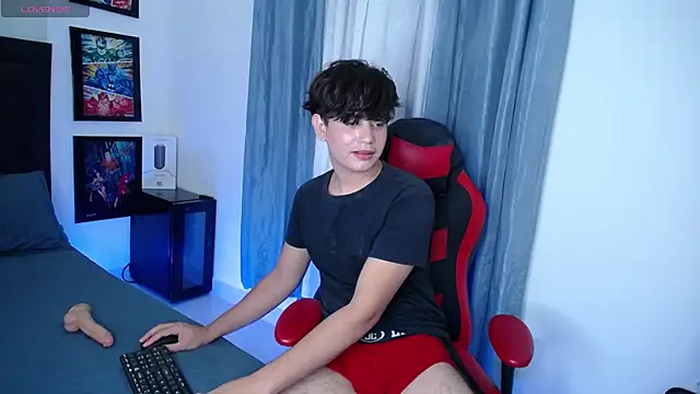 Snapshot of andyboy- chatting on 18, 12, 2024 andyboy- online show from 18, 12, 2024