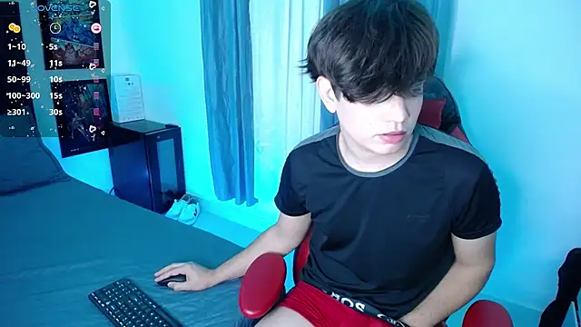 Snapshot of andyboy- chatting on 13, 1, 2025 andyboy- online show from 13, 1, 2025