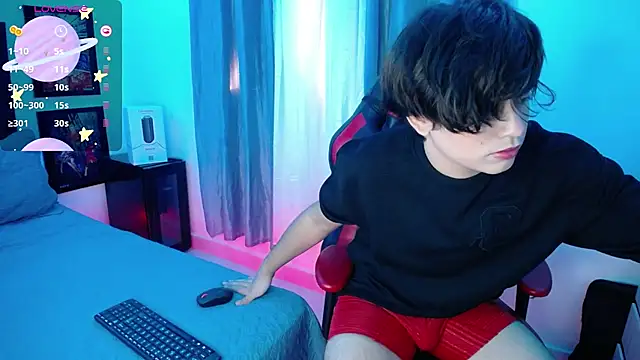 Snapshot of andyboy- chatting on 11, 3, 2025 andyboy- online show from 11, 3, 2025