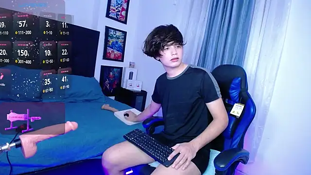 Snapshot of andyboy- chatting on 6, 10, 2025 andyboy- online show from 6, 10, 2025