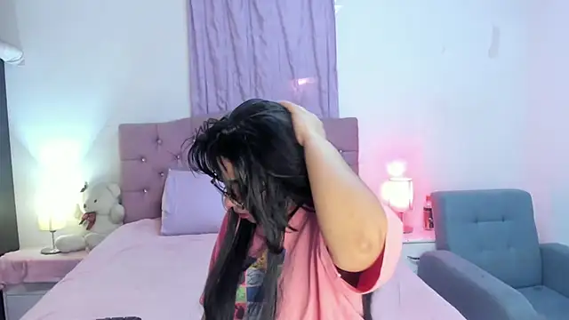 Latinabombsheell online show from 13, 3, 2026