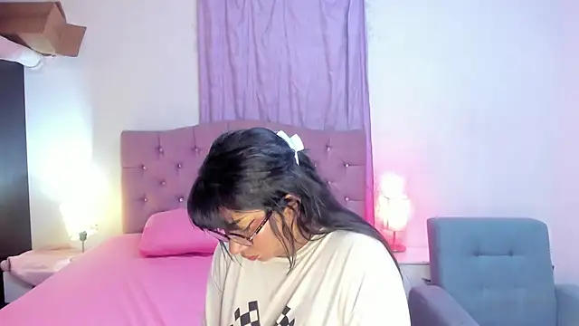 Latinabombsheell online show from 9, 4, 2026