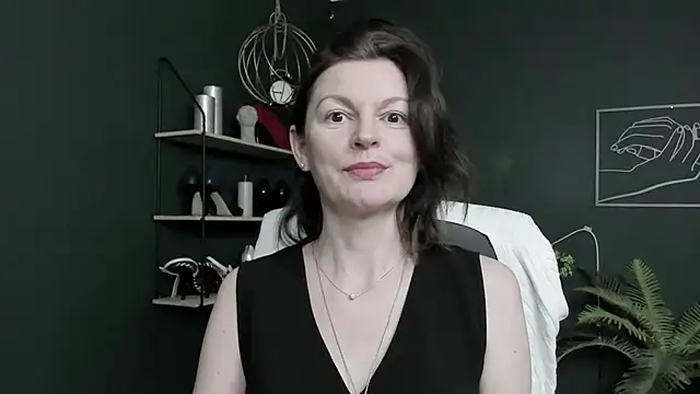 Snapshot of VivianWILD chatting on 21, 4, 2026 VivianWILD online show from 21, 4, 2026