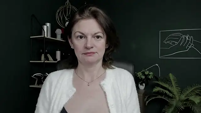 Snapshot of VivianWILD chatting on 12, 5, 2026 VivianWILD online show from 12, 5, 2026