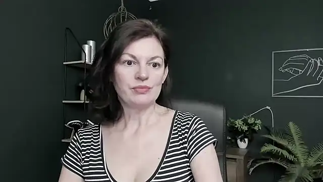 Snapshot of VivianWILD chatting on 26, 5, 2026 VivianWILD online show from 26, 5, 2026