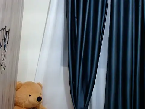 Snapshot of TeenieReeny chatting on 5, 10, 2025 TeenieReeny online show from 5, 10, 2025