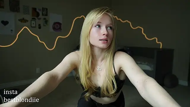 Snapshot of bestblonde chatting on 1, 3, 2025 bestblonde online show from 1, 3, 2025