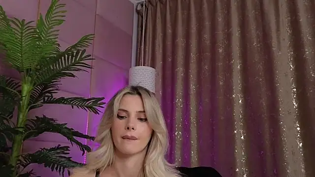 Elliblue online show from 18, 10, 2025