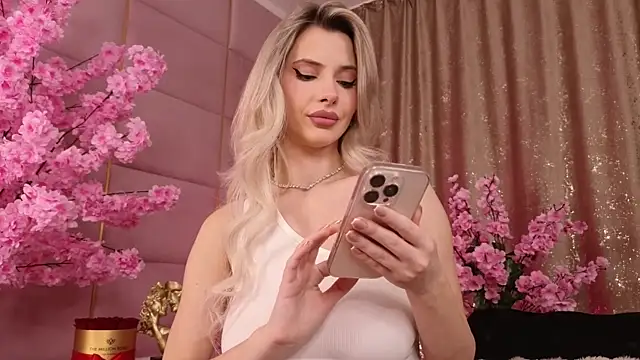 Elliblue online show from 1, 12, 2025