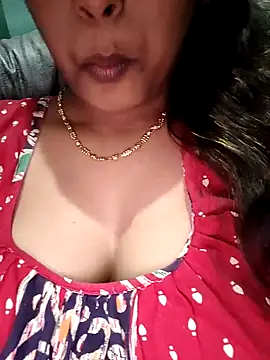 Snapshot of sexyindi_couple chatting on 11, 12, 2024 sexyindi couple online show from 11, 12, 2024