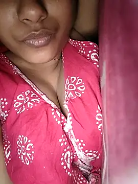 Snapshot of sexyindi_couple chatting on 6, 1, 2025 sexyindi couple online show from 6, 1, 2025