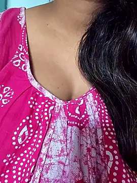 Snapshot of sexyindi_couple chatting on 2, 12, 2025 sexyindi couple online show from 2, 12, 2025