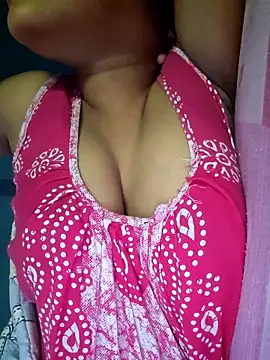 Snapshot of sexyindi_couple chatting on 5, 12, 2025 sexyindi couple online show from 5, 12, 2025