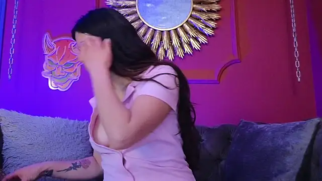 Snapshot of Julieta_Russell chatting on 9, 2, 2026 Julieta Russell online show from 9, 2, 2026