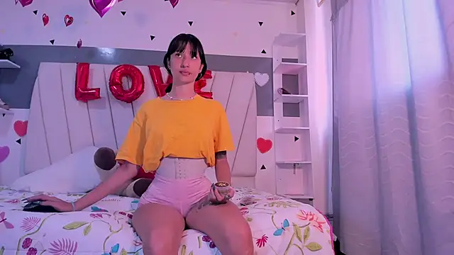 laurem-paulette online show from 27, 2, 2025