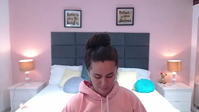 MadisonJenner online show from 7, 2, 2025