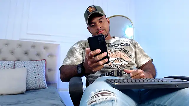 Big furry bear13 online show from 10, 1, 2026