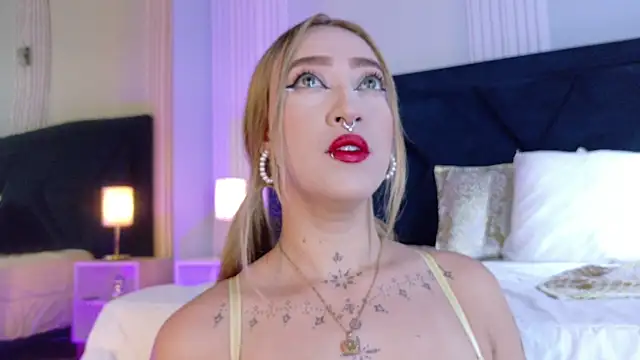 MollyCruz online show from 18, 11, 2025