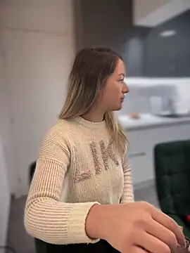 HotXMom online show from 3, 2, 2025