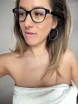 HotXMom online show from 1, 3, 2025