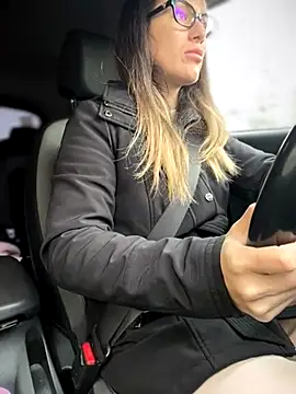 HotXMom online show from 17, 11, 2025