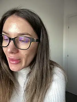 HotXMom online show from 16, 12, 2025