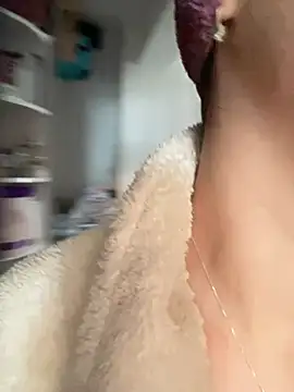 HotXMom online show from 19, 2, 2026